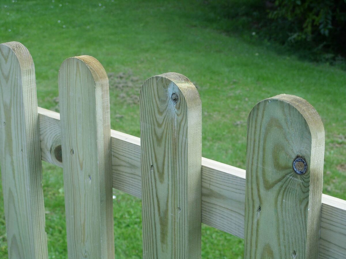 Picket fencing closeup.jpg