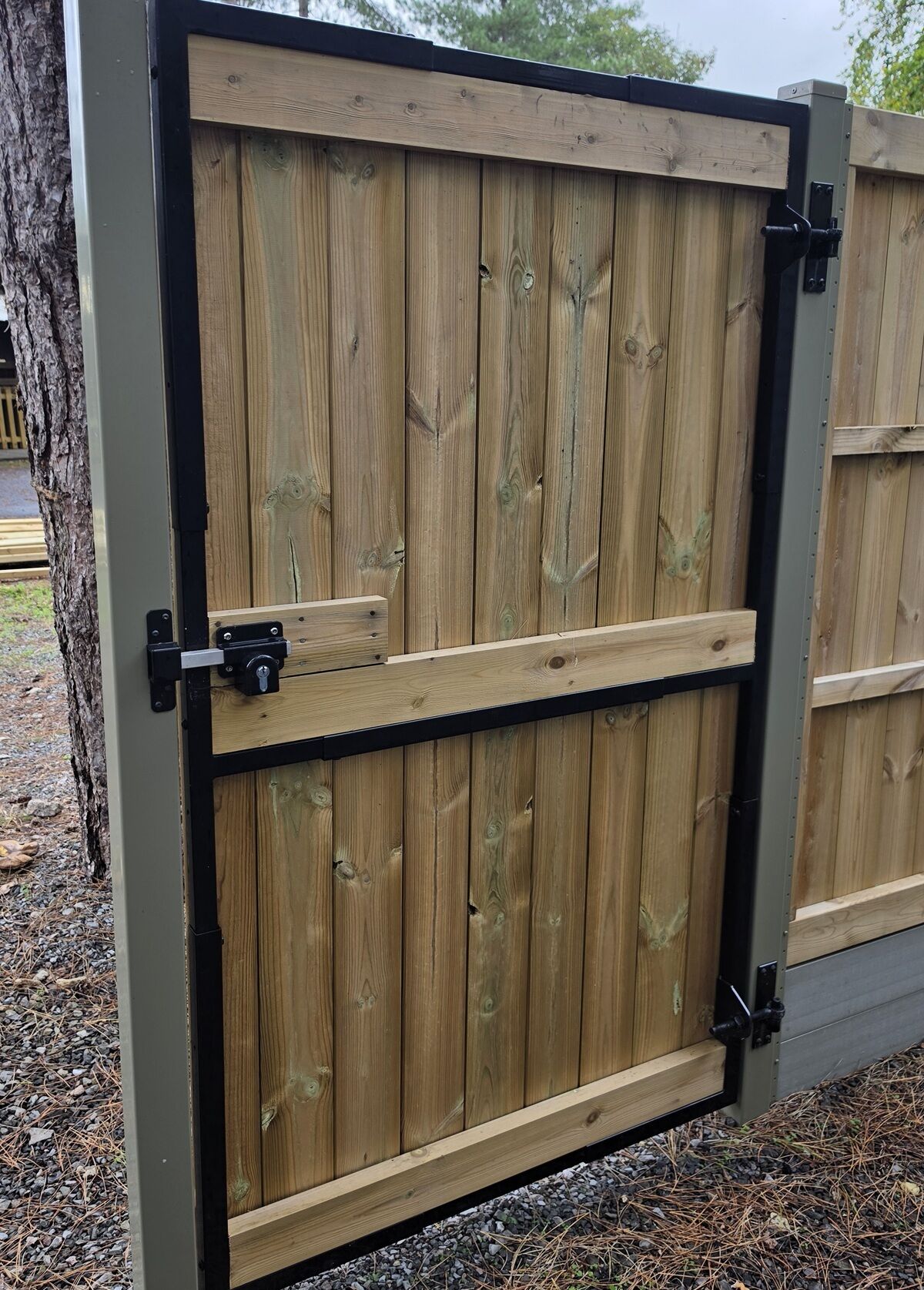 1.195m Ex 100x38mm (90x32) PSE Planed Rail-gate.jpg