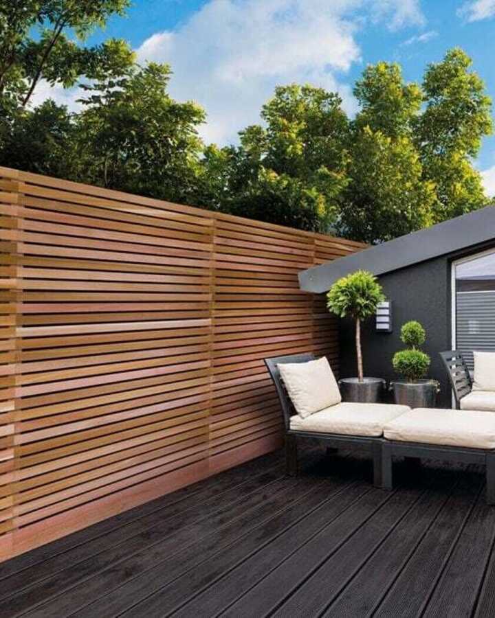 Western red cedar fencing in a modern garden patio