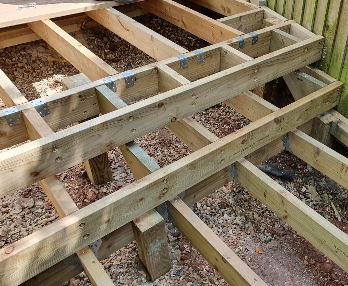 100x100 post and joists.jpg