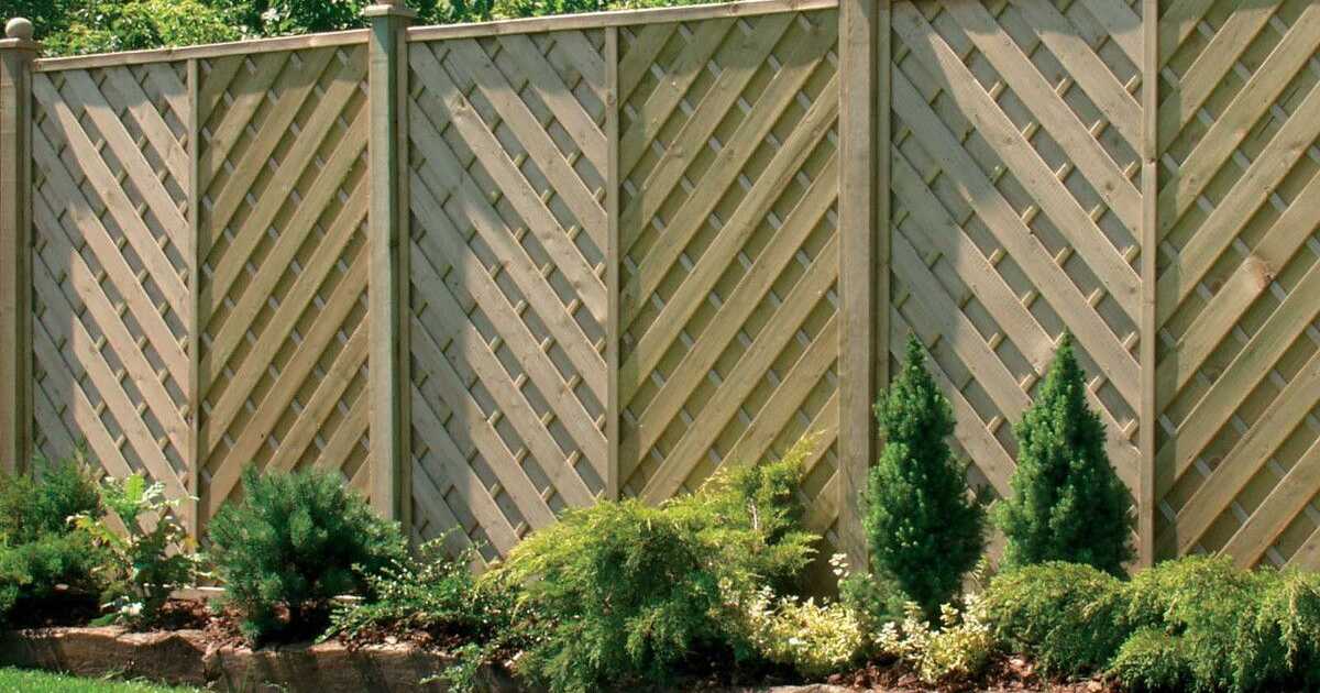 How to Construct a Panel Fence | Practical Guide