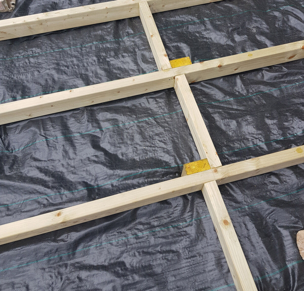 decking joists c24web.jpg