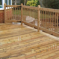 AdrianStaute American Rail and spindle decking (3).JPG