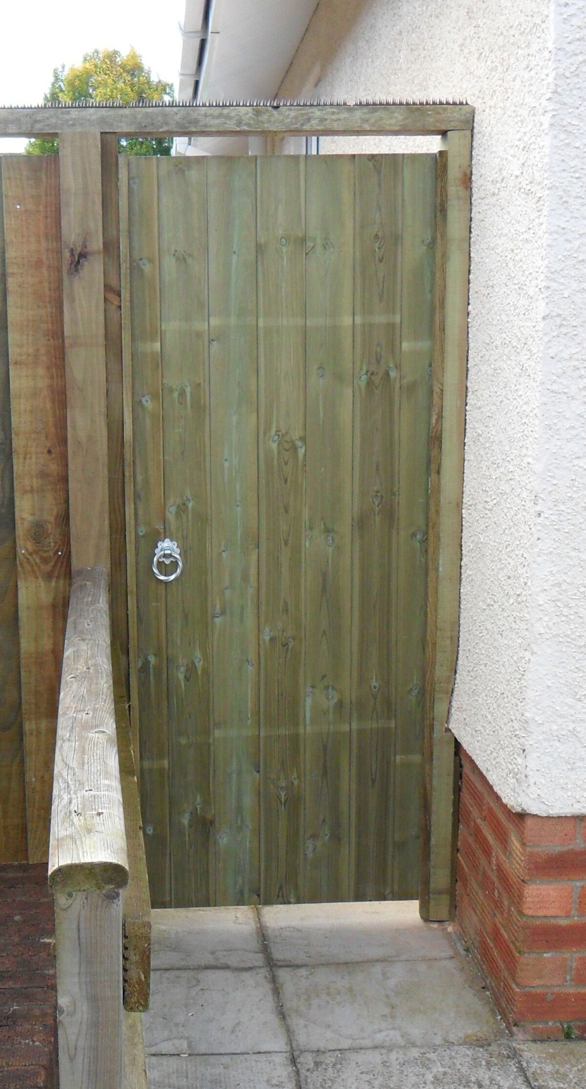 LG Fencing T& G Flat top Gate 2 web.jpg