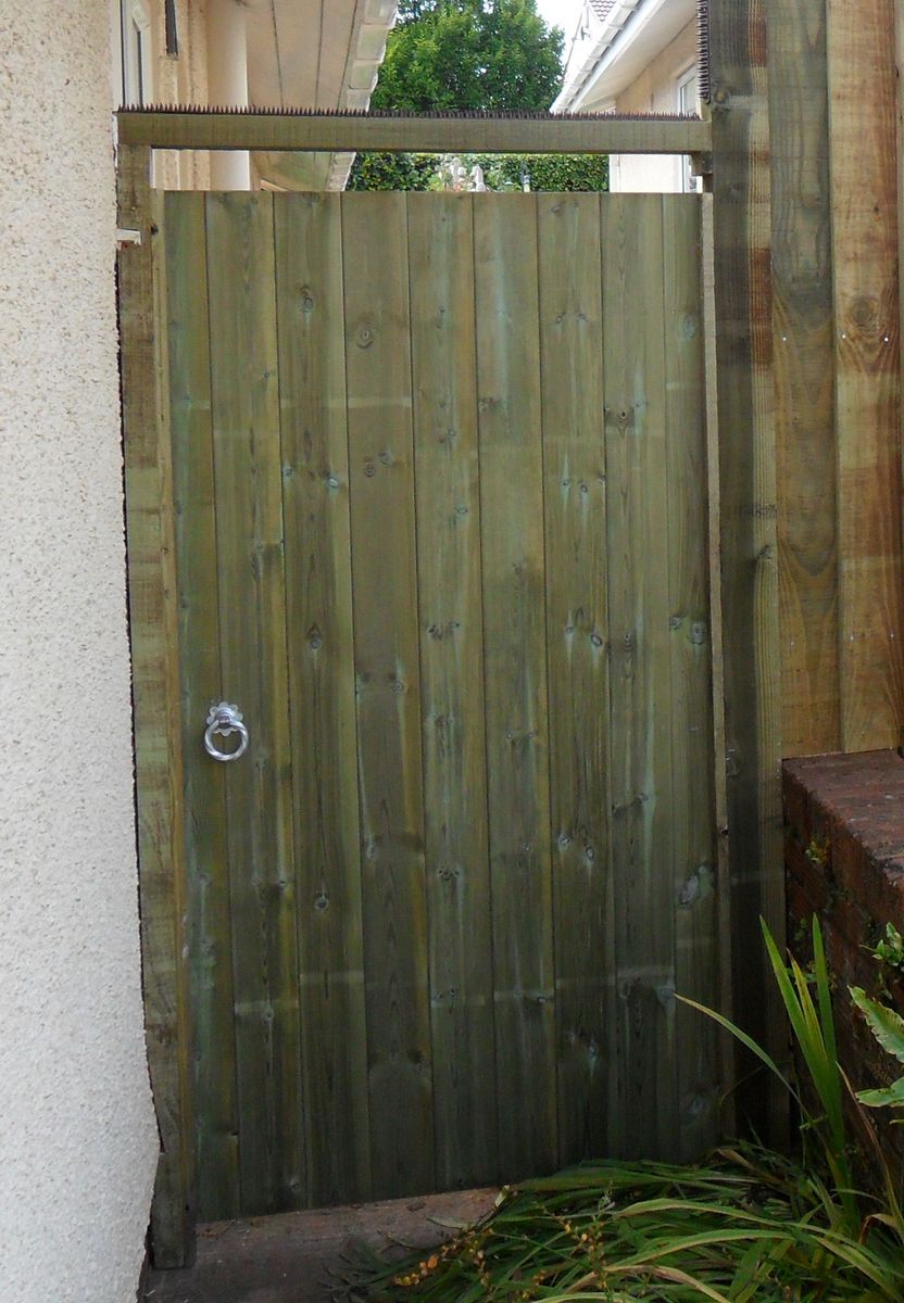 LG Fencing Flat top T&amp; G Gate web.jpg