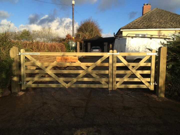 Bespoke Universal Gate