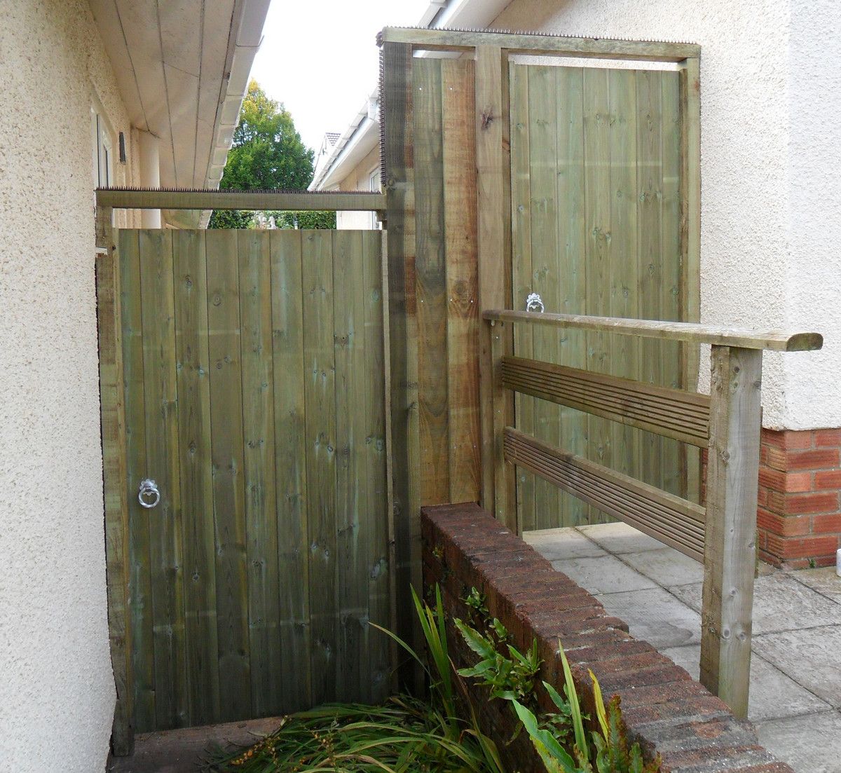 LG Fencing Flat top T&amp; G Gates web.jpg