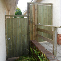 LG Fencing Flat top T& G Gates web.jpg