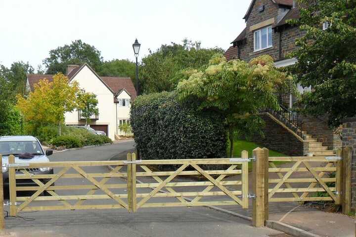 Universal gate from fountain timber