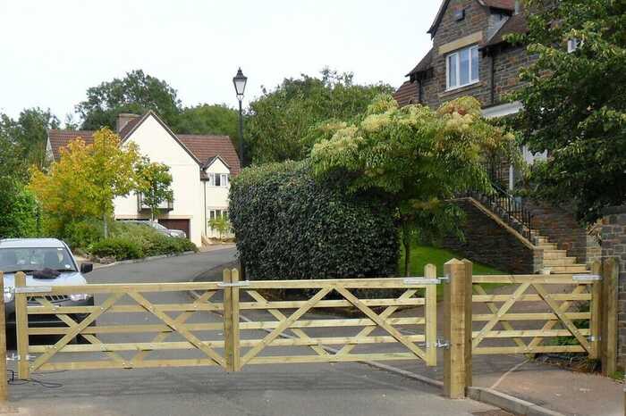 Universal gate from fountain timber