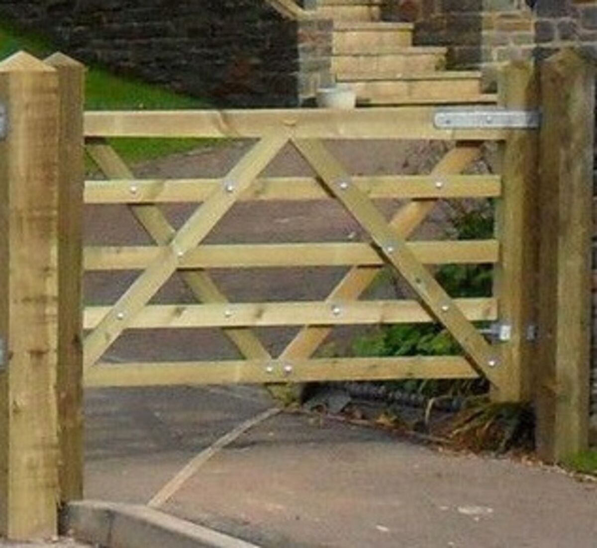 Country style Gate2 single.jpg