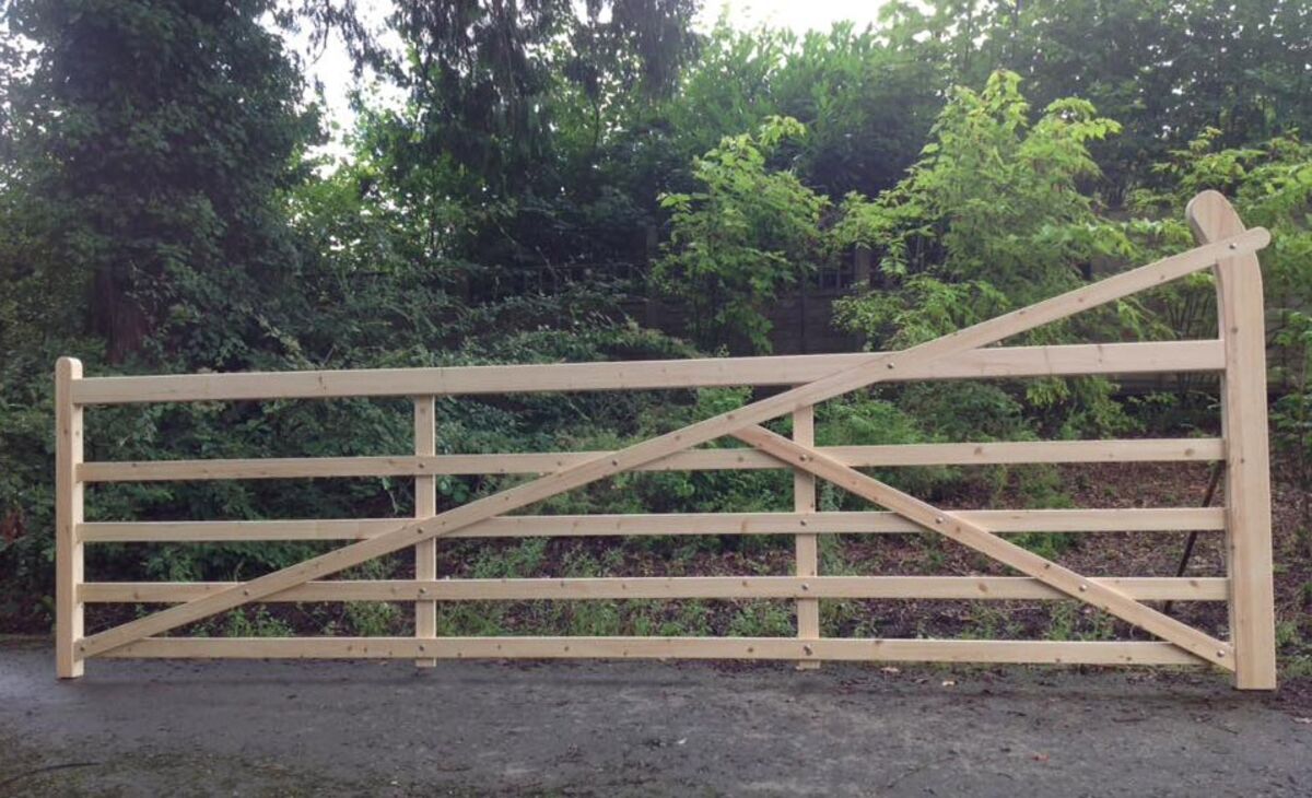 Entrance gate 2 web.jpg