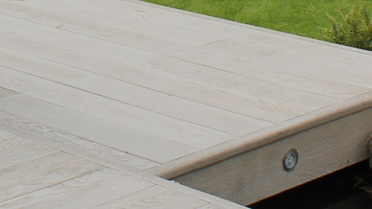 Fascia board close up OUTERSPACE.jpg