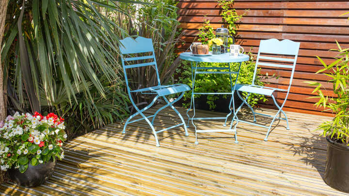 7 Benefits of Adding Decking to Your Garden