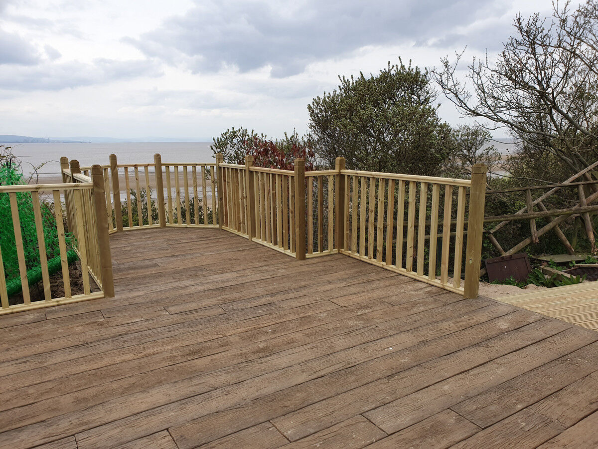 Mag Patrice Newel and sqare spindles.jpg