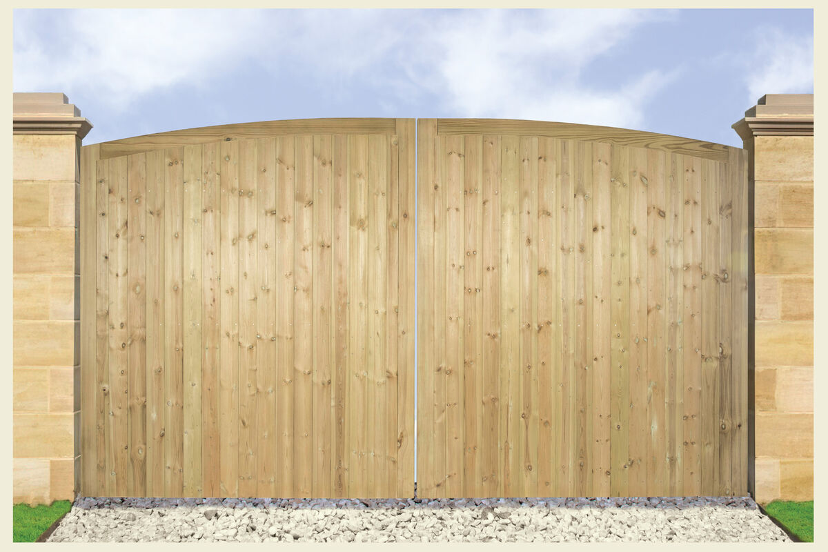 Stirling in pillars.jpg