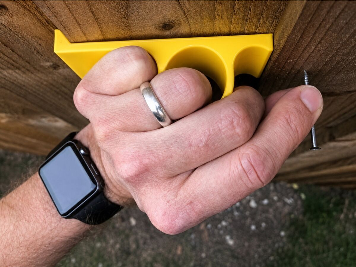 TidyFence Feather Edge Spacer-Lifestyle2.jpg