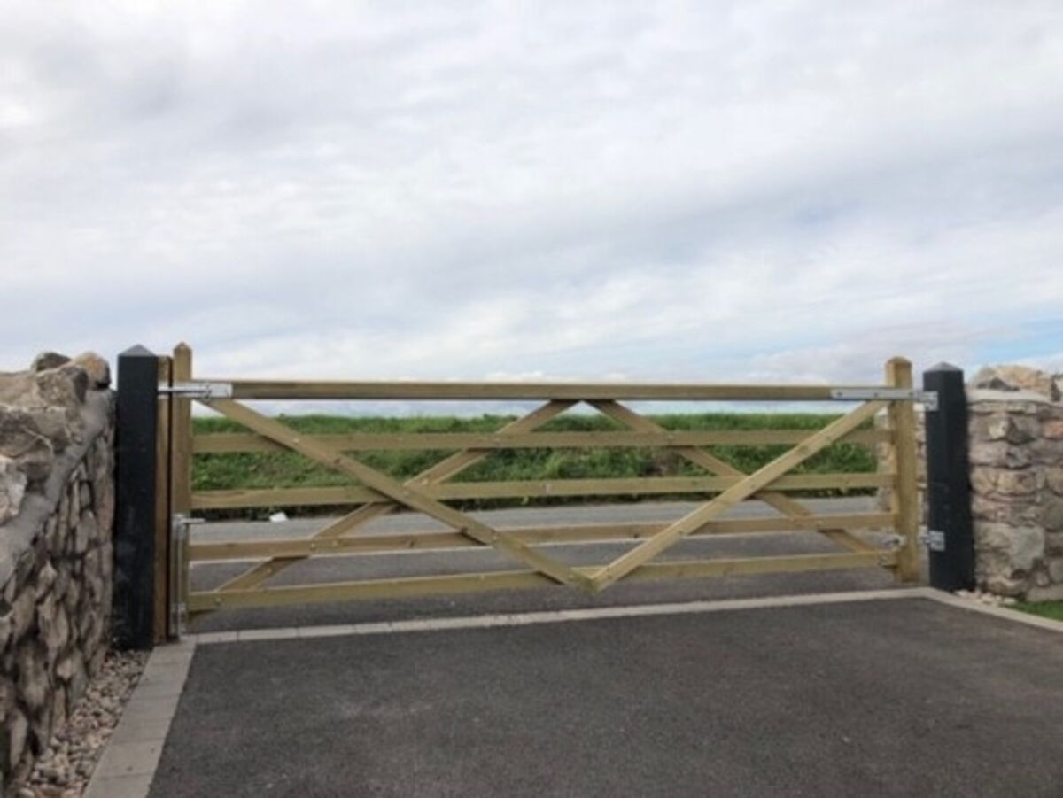 universal-gate-2-by-weston-fencing (1).jpg