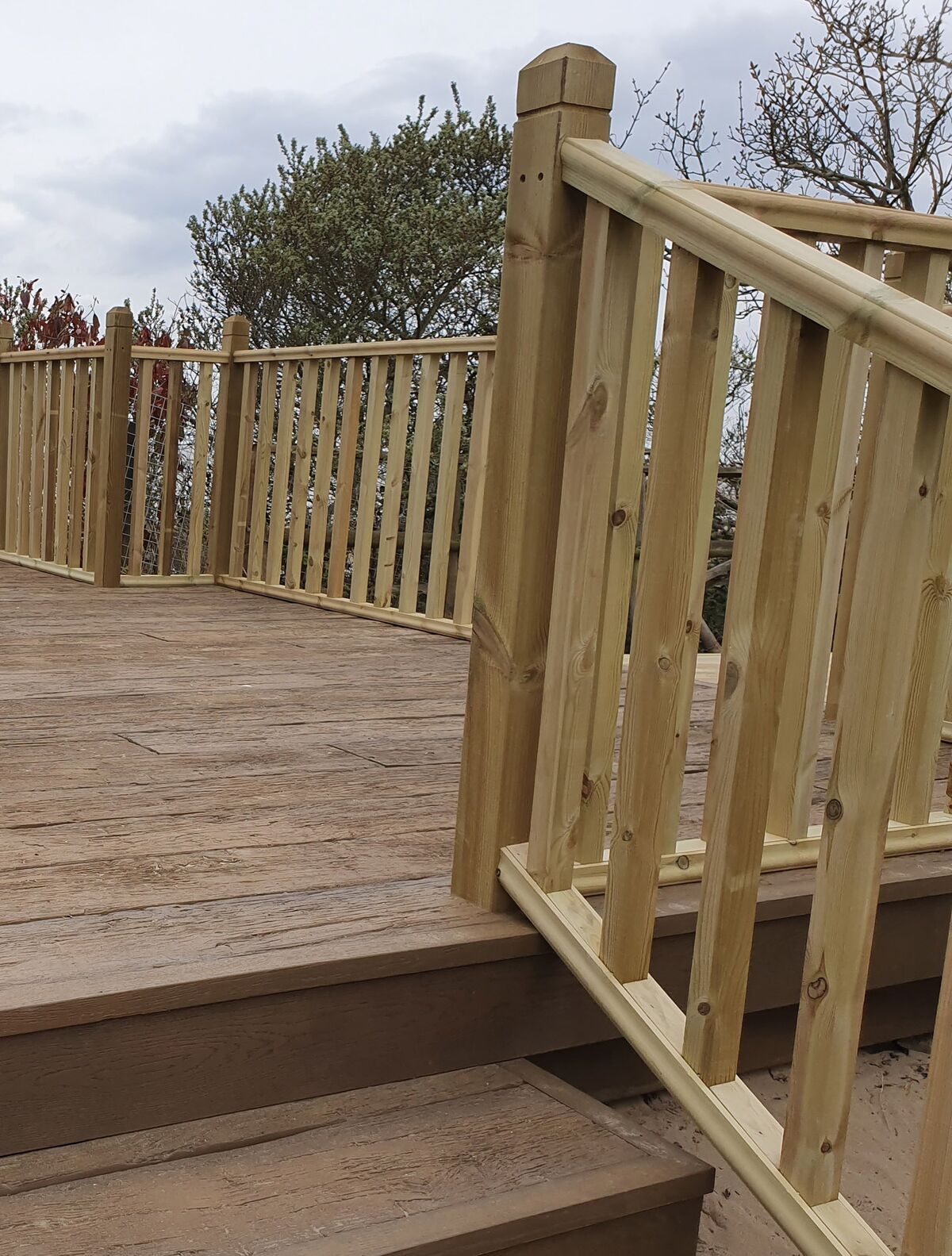 Universal rail and pratrice newel.jpg