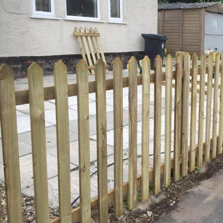 Weston Fencing Pointed top.jpg