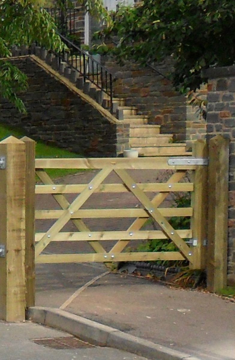 Universal Gate Products Fountain Timber